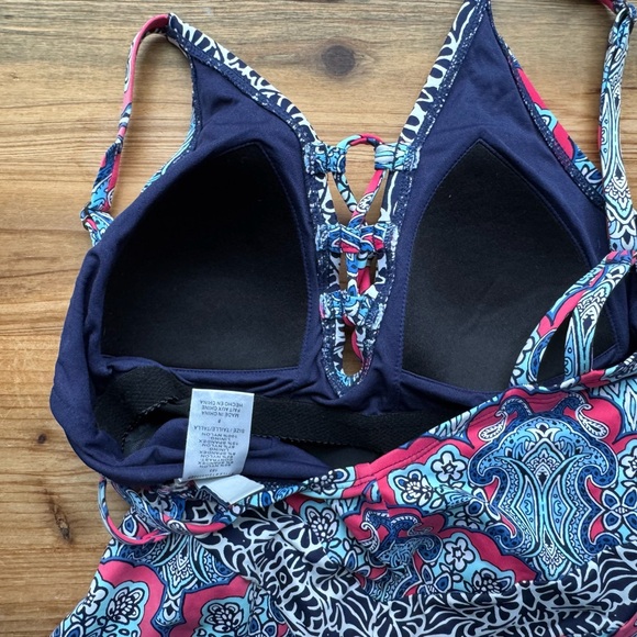 Tommy Bahama One-Piece Swimsuit Size 8 Paisley Print Lace-Up Front - Picture 7 of 8